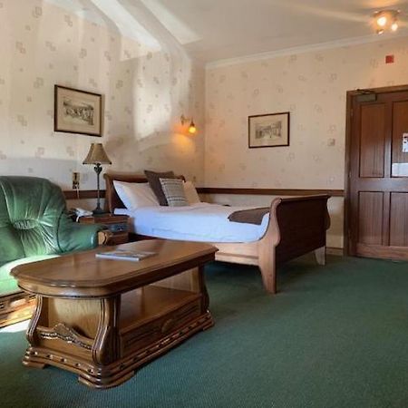 St Mary'S Hotel Golf & Country Club Pencoed Extérieur photo