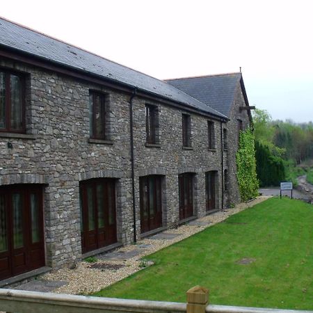 St Mary'S Hotel Golf & Country Club Pencoed Extérieur photo