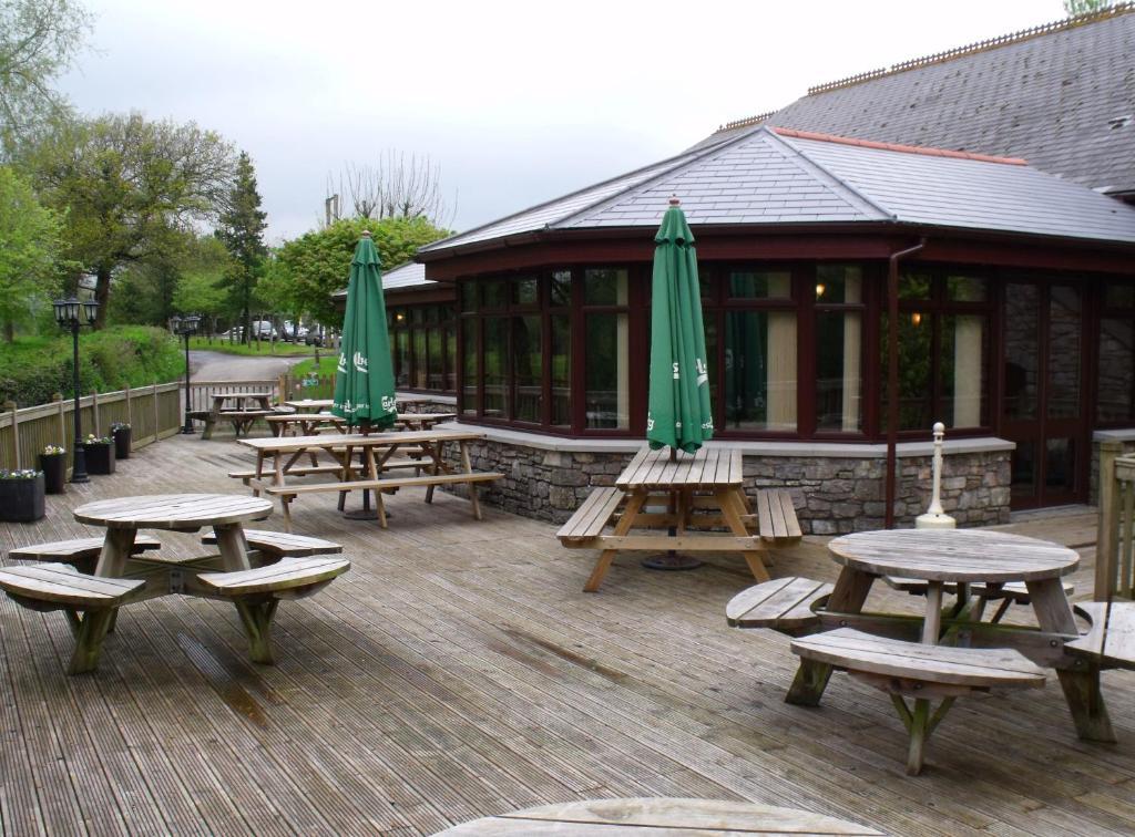 St Mary'S Hotel Golf & Country Club Pencoed Extérieur photo