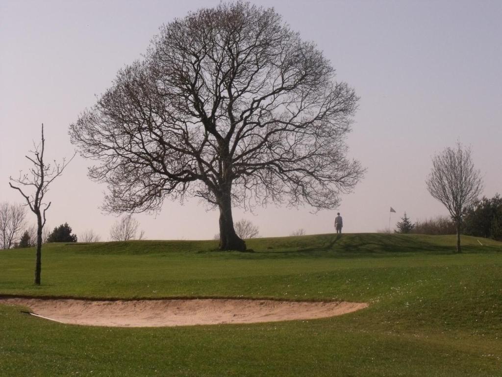 St Mary'S Hotel Golf & Country Club Pencoed Extérieur photo